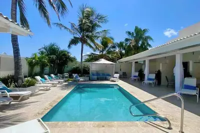 Image de Best Palm Beach Villa 26ppl 10 Private Suites & Bathrooms 5 mins Beach Walk