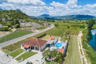 Image de Maison confortable de 2 chambres à.
