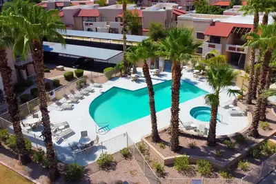 Image de Quaint Condo, heated pool & spa, walking paths