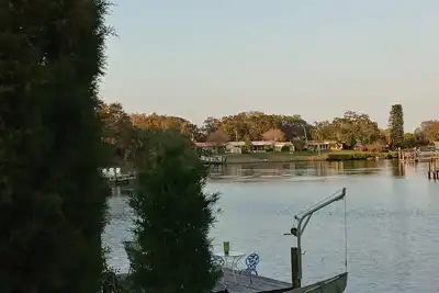 Image de Waterfront Pool Home is a Nature Lovers Retreat