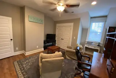 Image de Downtown - Stay at Mom’s House