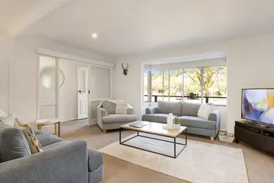 Toorak Place - Wonderful location, close to river and town