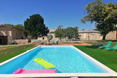 Image de Domaine de Gaïa, Villa, Piscine, Pétanque, Poulailler, sur 1. 5 ha, Saint-Emilion