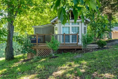 Image de Private and Cozy Cottage with Spectacular Hilltop Views - Seasonal Pool &Hot tub