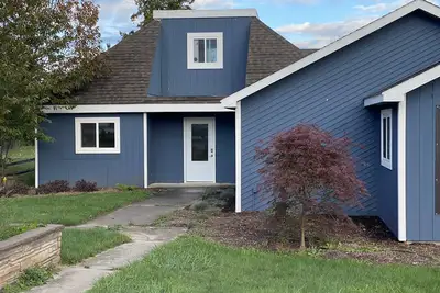 Image de Private apt. that easily sleeps six (8 possible) close to Golf, Skiing, Beach