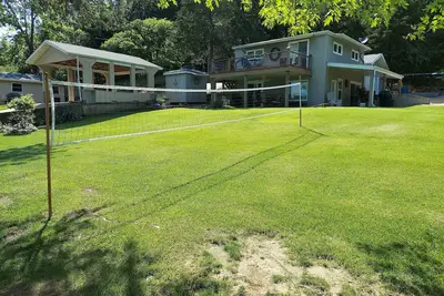 Image de Family Lakefront, Great View, Big Yard, 2 boat dock, kayaks, lighted patio