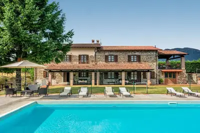 Image de Belle maison de vacances pour 8 personnes avec Wifi, piscine privée, Tv, animaux admis et parking