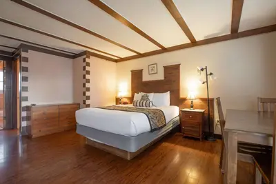 Image de Misty Harbor - 1 Bedroom Suite with 1 King and 1 Queen Bed at Wanderlust Inn, Pet Friendly