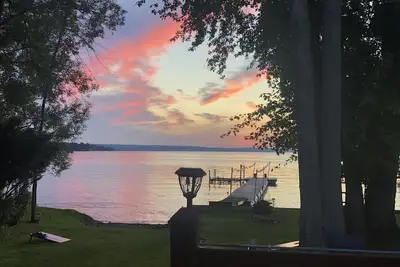 Image de Beautiful Chautauqua lake house in Burtis Bay with private dock, deck and yard