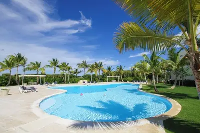 Image de Fully equipped apartment overlooking golf course at luxury beach resort