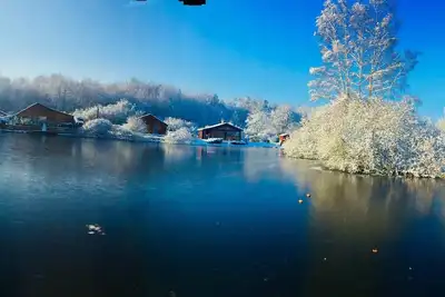 Image de KÄBANE 85, Lodge avec spa au bord de l'eau