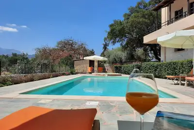 Image de Hidden treasure in a traditional Cretan village