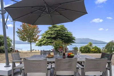 Image de Winstone Cottage - Waterfront Lake Tarawera Home