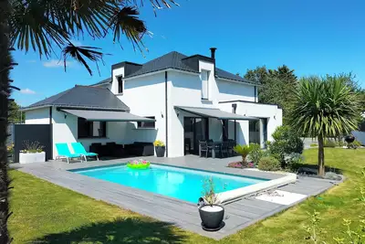 Image de Villa contemporaine avec piscine chauffée
