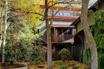 Image de Monthly Rental- The Architect's Annex in the Bozeman's Downtown Brewery District