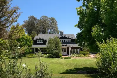Image de Family life at its best! Indoor/Outdoor house near trails, polo and the beaches.