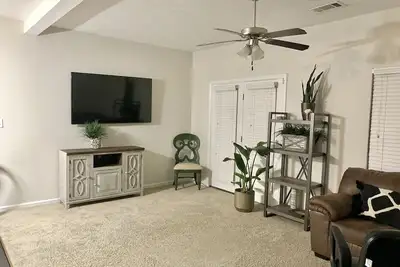 Image de Less than 2 mins from Masters Tournament; Spacious condo 3500sq ft