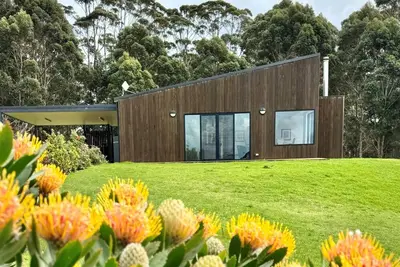 Image de Walnut Grove: Modern comfort with expansive views
