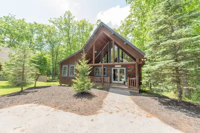 Image de Charming Log Home w/ Fireplaces & Hot Tub
