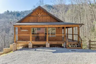 Image de Unbeatable 3 Br w/ Hot Tub, Arcade, WiFi, Mtn View, Free Dollywood Tickets!