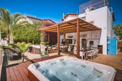 Image de SunnyVillas: 4br Villa☆Private Pool + Jacuzzi