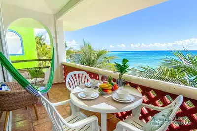 Beautiful condo with ocean views, Ac and pool!