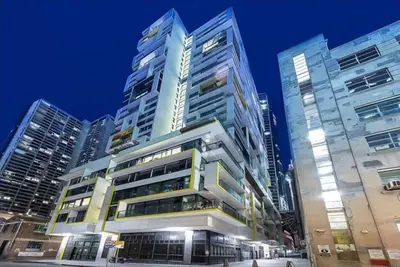 Image de Amazing location with easy reach to everything! Right across from southern cross station