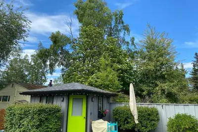 Image de Recent full remodel, modern ranch in heart of downtown Anchorage