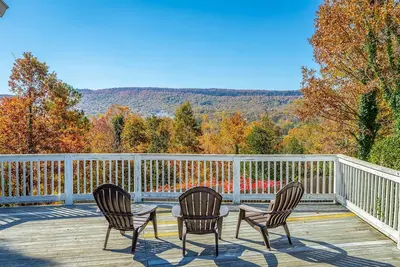 Image de Hemlock Hill | Large Home| Mtn Views | Sleeps 23!