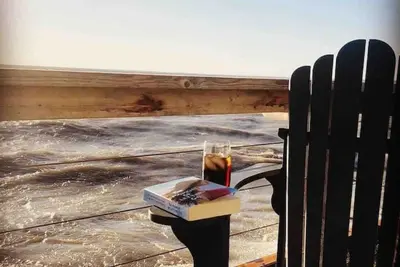 Image de Decked Out · Beachfront, Hot tub, Sunsets, Moonlight, Romance,