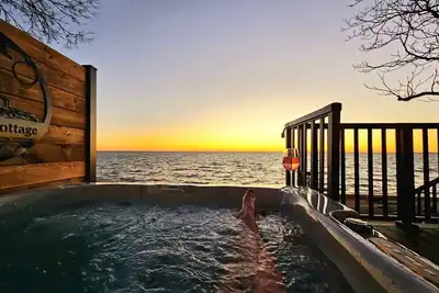 Image de The Julia Kennedy Beach House with Hot tub