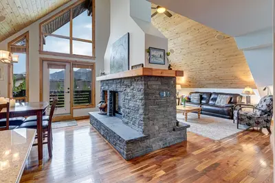 Image de Incredible Three Sisters View! 3 Bedroom Penthouse