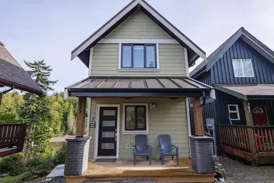 Image de Storm Bay | Family Home with Hot Tub & Inlet View