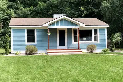 Image de Duck Lake Peninsula Cottage Interlochen