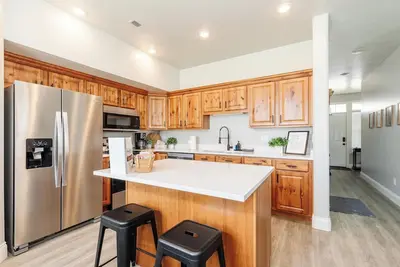 Image de Beautiful, Sparkling Clean 3 Br, 2. 5 Ba Townhome! !
