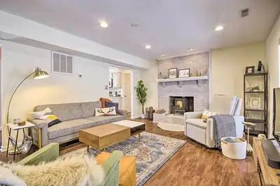 Image de Modern Mountain Retreat w/ Deck + Hot Tub!