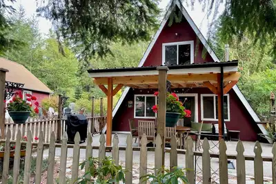 Image de Classic A-Frame Cabin near Lost Lake