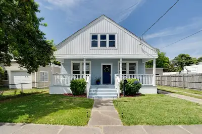 Image de The Bay House Bungalow and Loft - Norfolk Va.