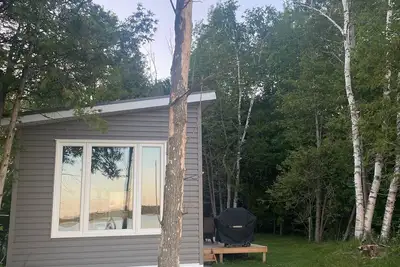 Image de Park Model on Waterfront Site at Campground