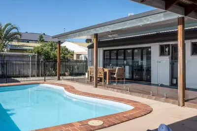 Image de Pet-Friendly Home + Pool, Walk to Warana Beach