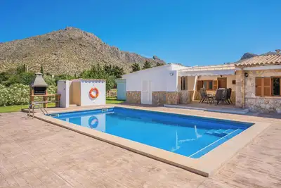 Image de Villa 'Can Serra' avec piscine privée, vue sur les montagnes, terrasse et jardin