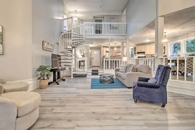 Image de Riverfront Savannah Getaway w/ Pool & Dock!
