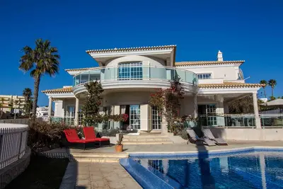 Image de Luxury Villa With Private Pool And Grounds  - By The Beach