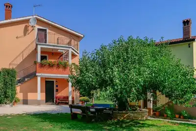 Apartment Vilma with shared Garden
