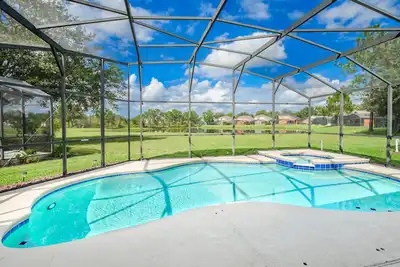 Image de Luxury lake and conservation view home, new upgraded kitchen appliances