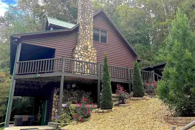 Image de Special $100 Discount, 4/3 on a Byers Creek, Hot Tub