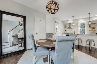 Image de Stunning Updated German Village Home