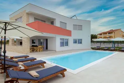 Image de Villa Amfora for 12 guests with sauna, jacuzzi, tennis and heatedpool