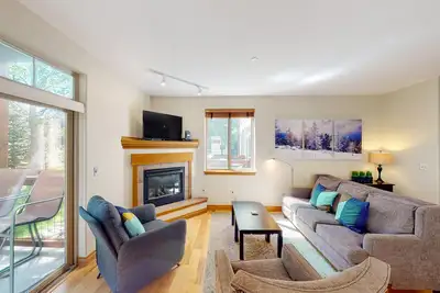 Image de Mountain Condo by the River & Town w/ Shared Hot Tub, Private Balcony, & WiFi