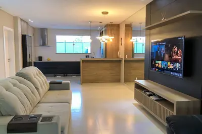 Image de Casa Alto Padrão p/ 8 Pessoas na Praia de Mariscal